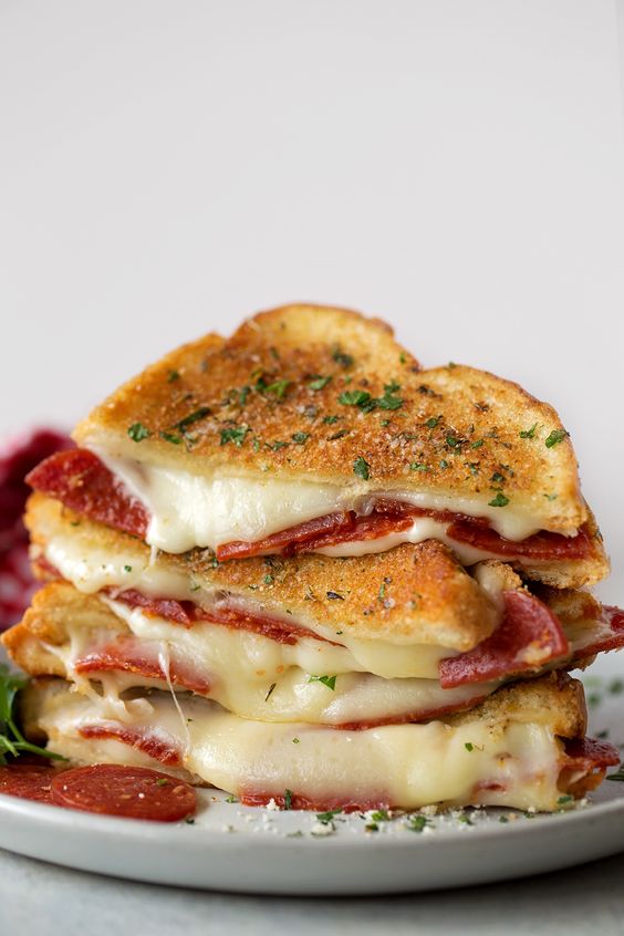 20 Super Sandwich Recipes - Pepperoni Pizza Grilled Cheese