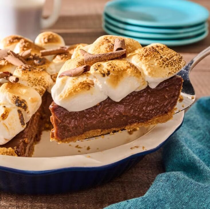 Crunchy base. Molten chocolate. Toasted marshmallow top. Campfire energy, oven-ready and unapologetically fun.