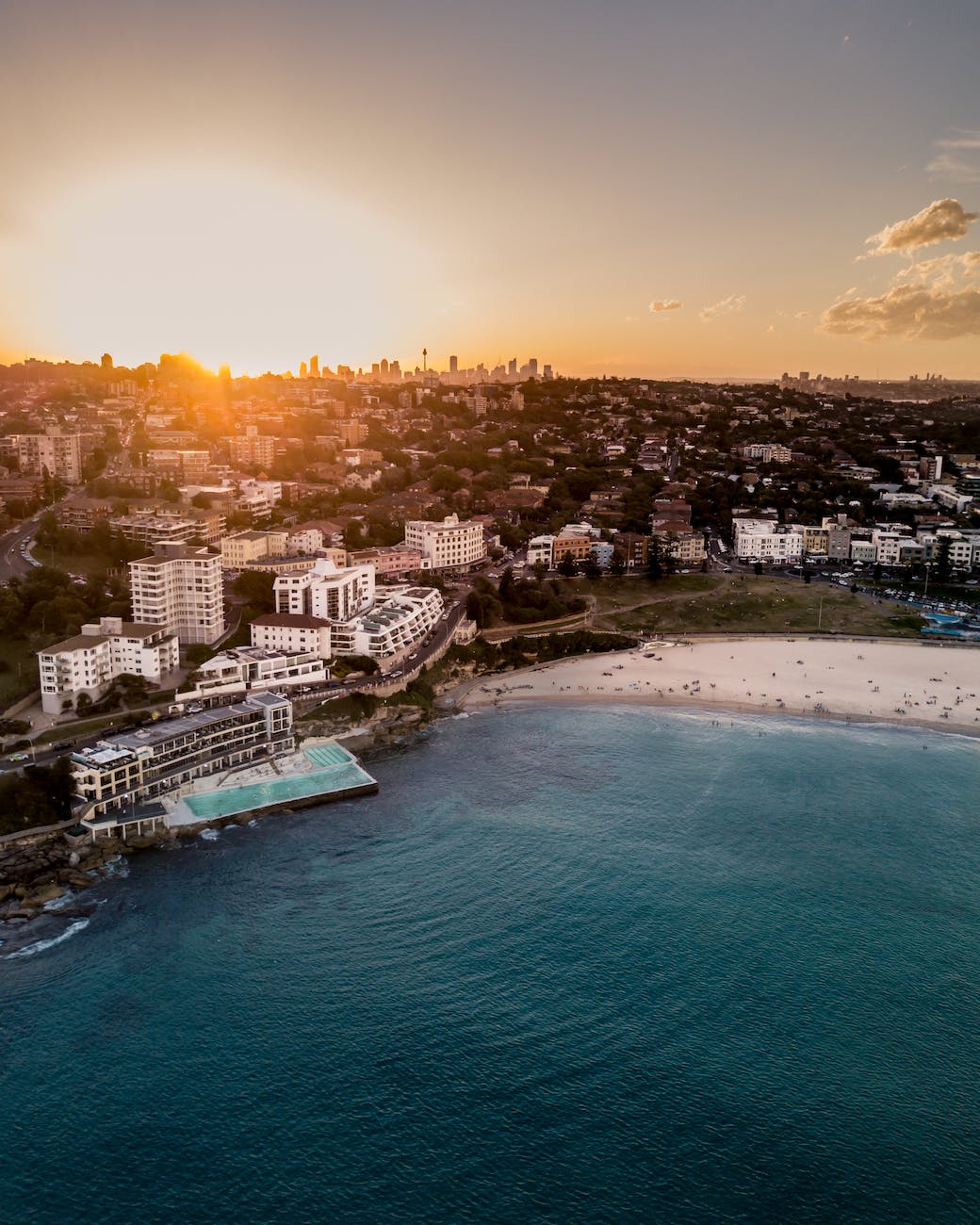 Australian Beach Paradise: Sun, Surf, and Spectacular Shores