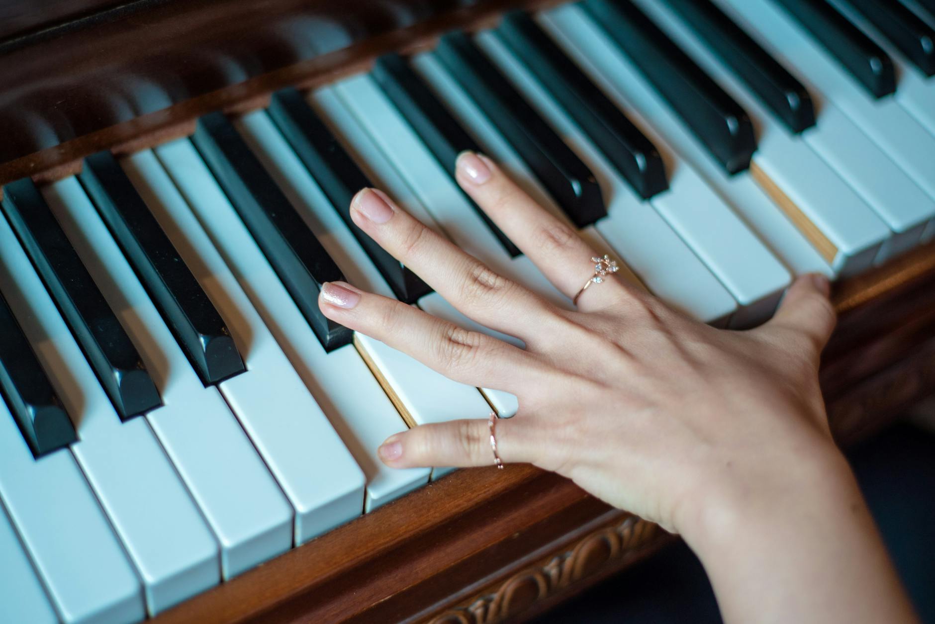 Teach Yourself Piano with Joyful Keys and Chords