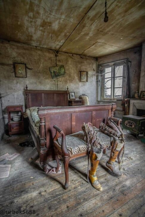  24 Abandoned Forgotten Buildings & Their Silent Stories 