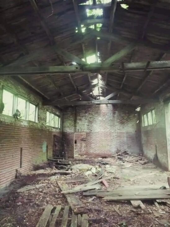  24 Abandoned Forgotten Buildings & Their Silent Stories 