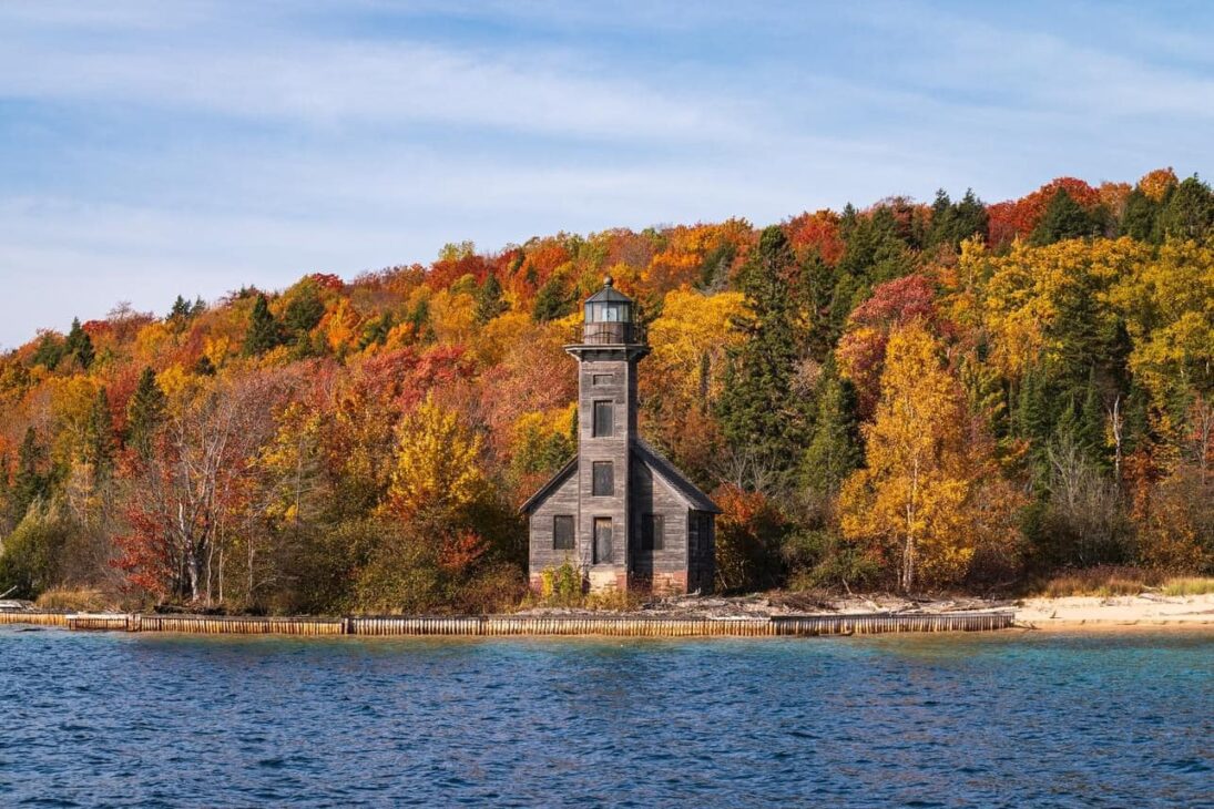  24 Abandoned Forgotten Buildings & Their Silent Stories 