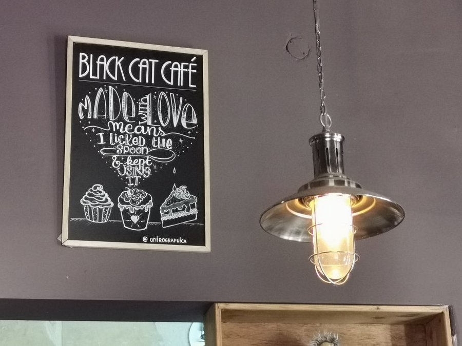 5. Black Cat CafĂ© â Victoria, Gozo