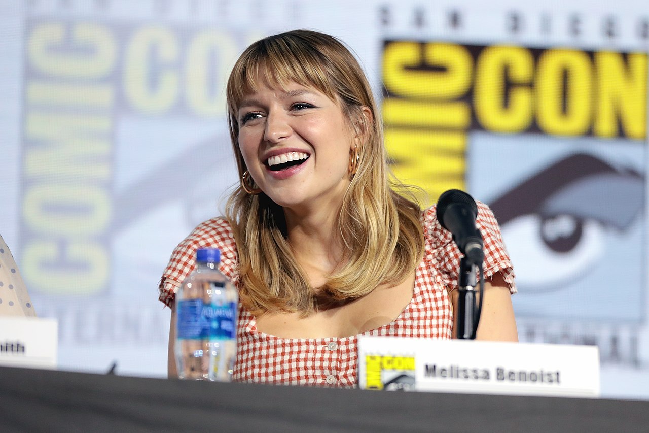https://upload.wikimedia.org/wikipedia/commons/thumb/a/ab/Melissa_Benoist_%2848477213892%29.jpg/1280px-Melissa_Benoist_%2848477213892%29.jpg?utm_source=chatgpt.com