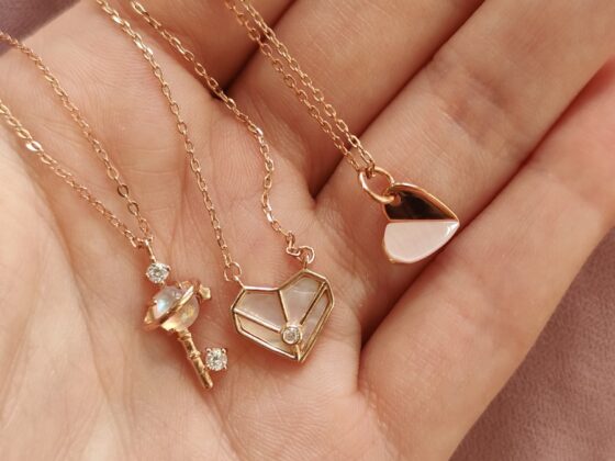 Celebrities and Their Love for Antique Jewellery