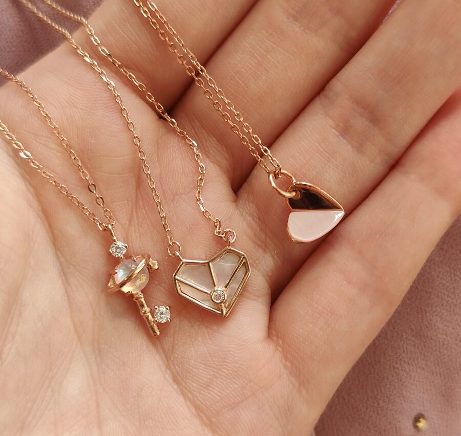 Celebrities and Their Love for Antique Jewellery